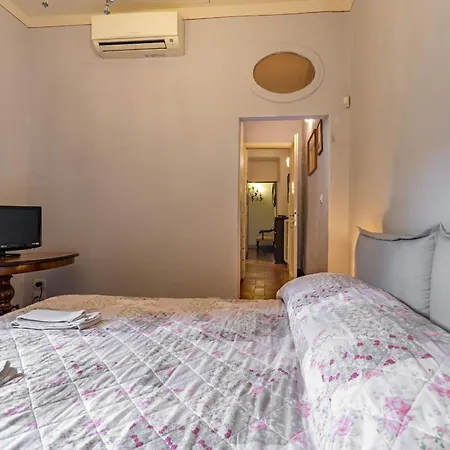 Apartment Santa Croce Dante's View With Terrace By Halldis *