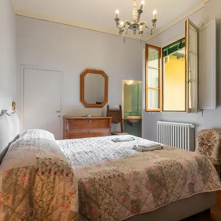 Apartment Santa Croce Dante's View With Terrace By Halldis Florence